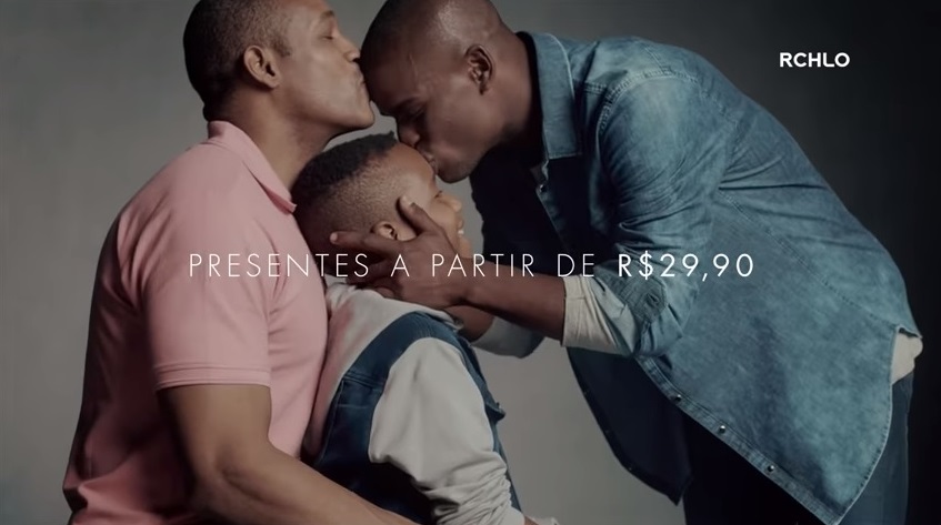 Casal gay está no anúncio de Dia dos Pais da Riachuelo
