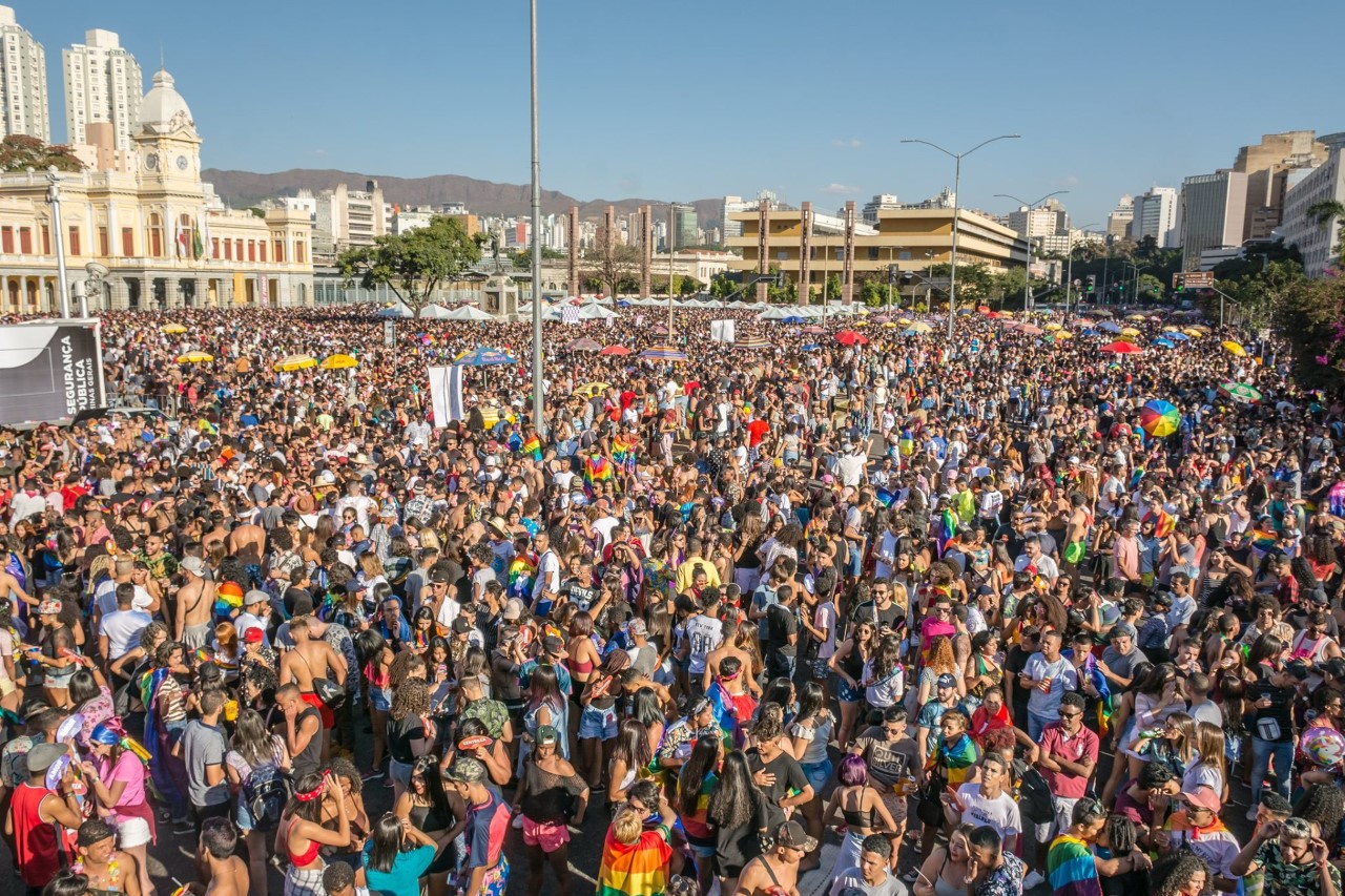 22ª Parada do Orgulho LGBT de BH bate recorde e reúne 250 mil pessoas na capital mineira. Veja fotos exclusivas!