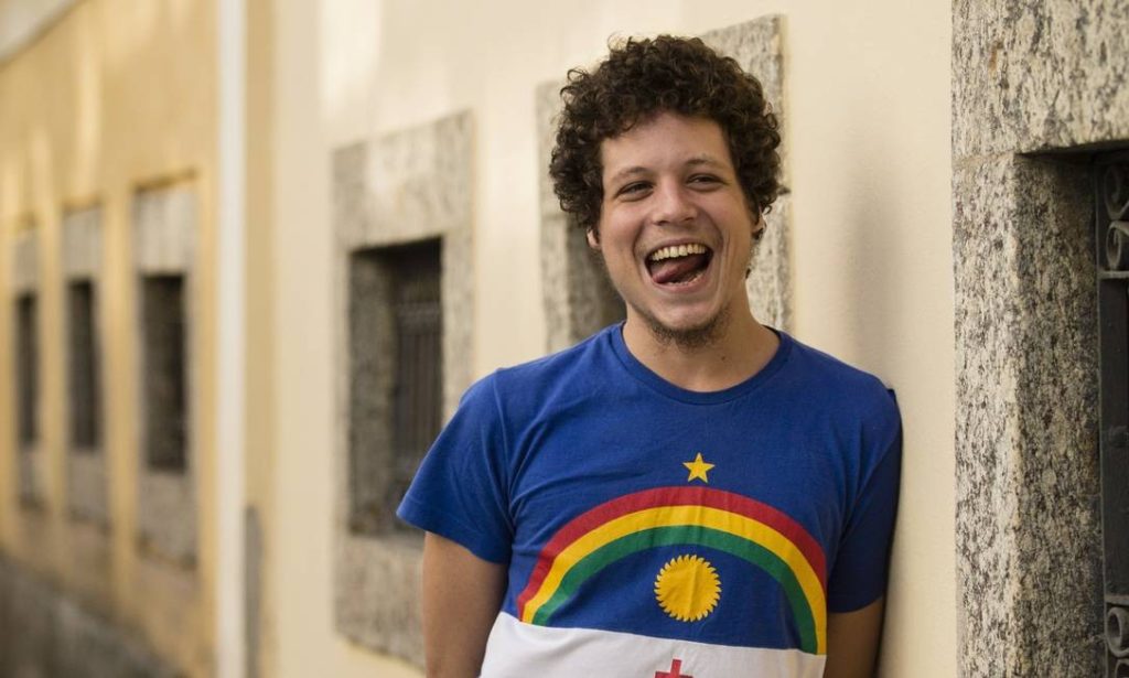 Filho de Cássia Eller, Chico Chico diz que não tem pretensão de carregar bandeira LGBT