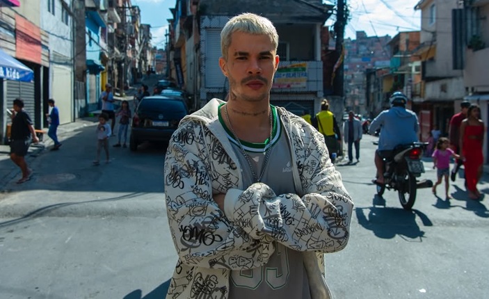 Ator gay Vinicius Teixeira de As Três Graças