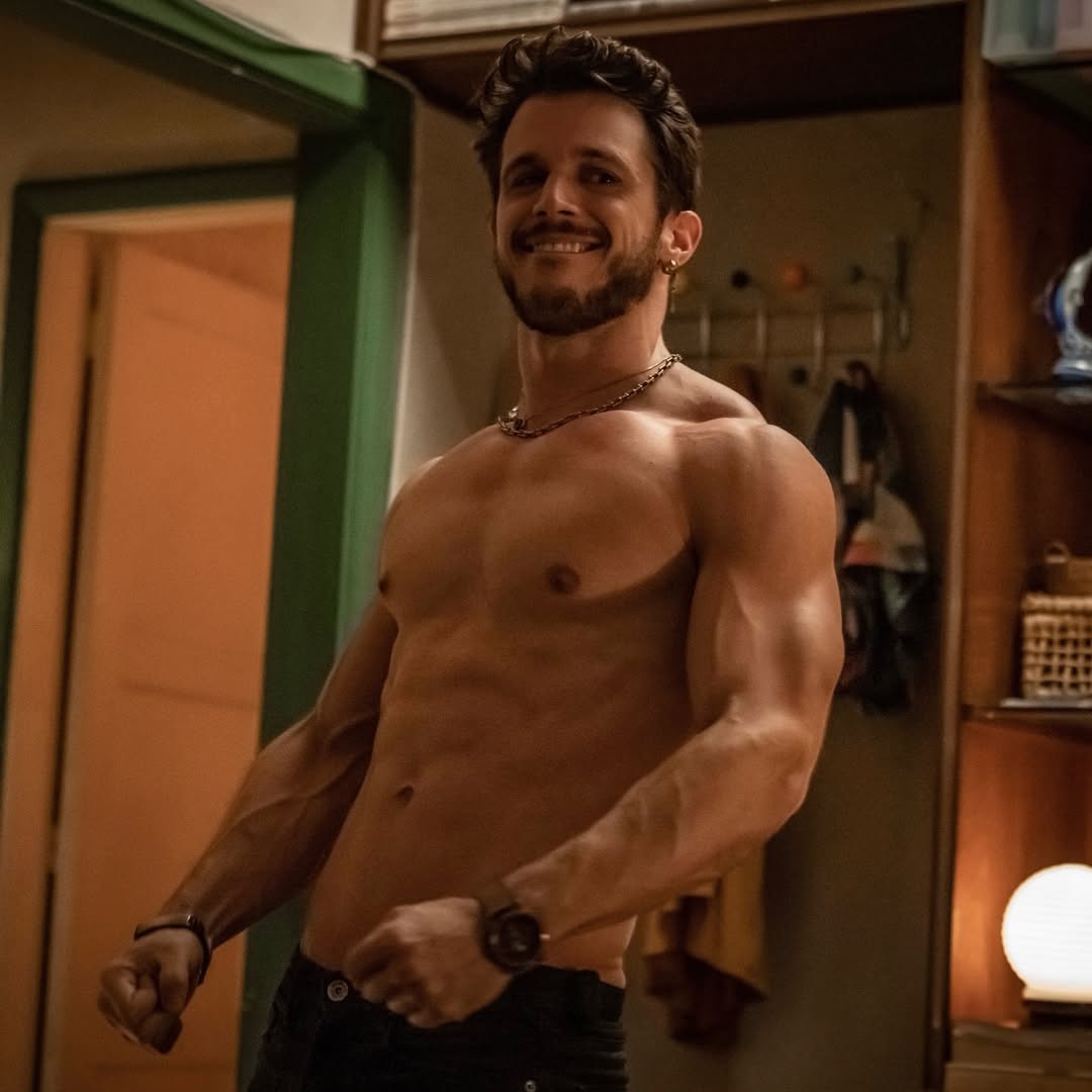 Fotos do ator gay João Villa, que faz Ferdinando em Dona Beja