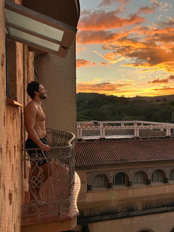 20 atores gatos e sarados da novela Quem Ama, Cuida: Rainer Cadete