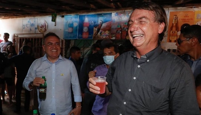 Bolsonaro diz que virou boiola após tomar guaraná Jesus no Maranhão