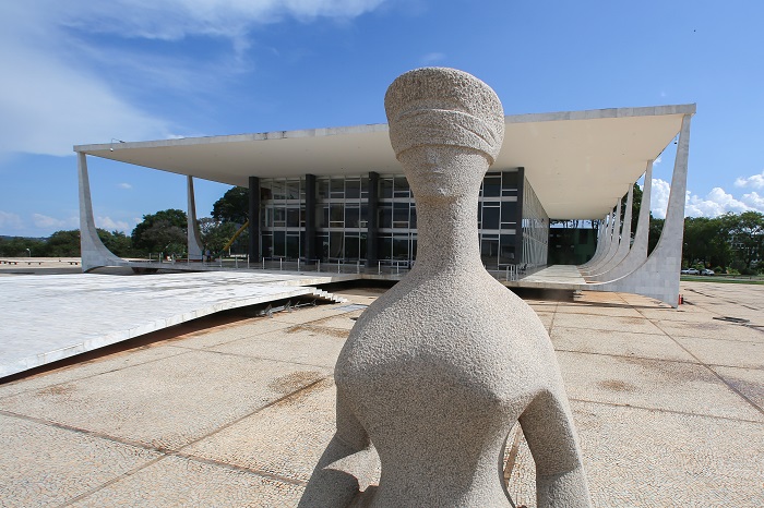 STF proíbe cura gay no Brasil