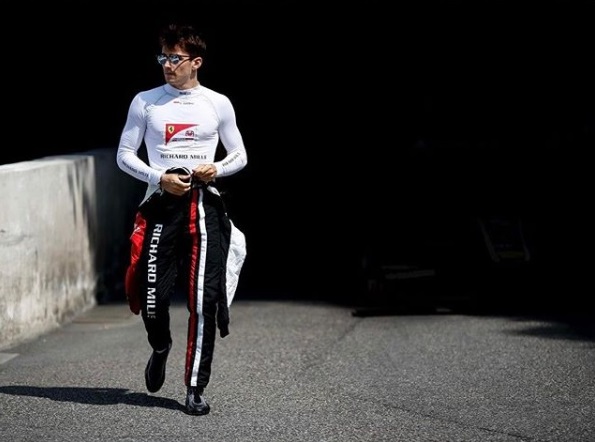 15 fotos do gatinho Charles Leclerc, piloto da Ferrari na Fórmula 1