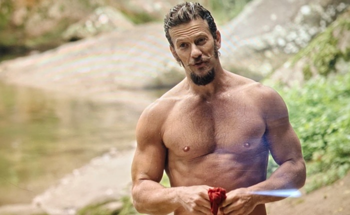 Dudu Pelizzari aparece pelado em Dona Beja