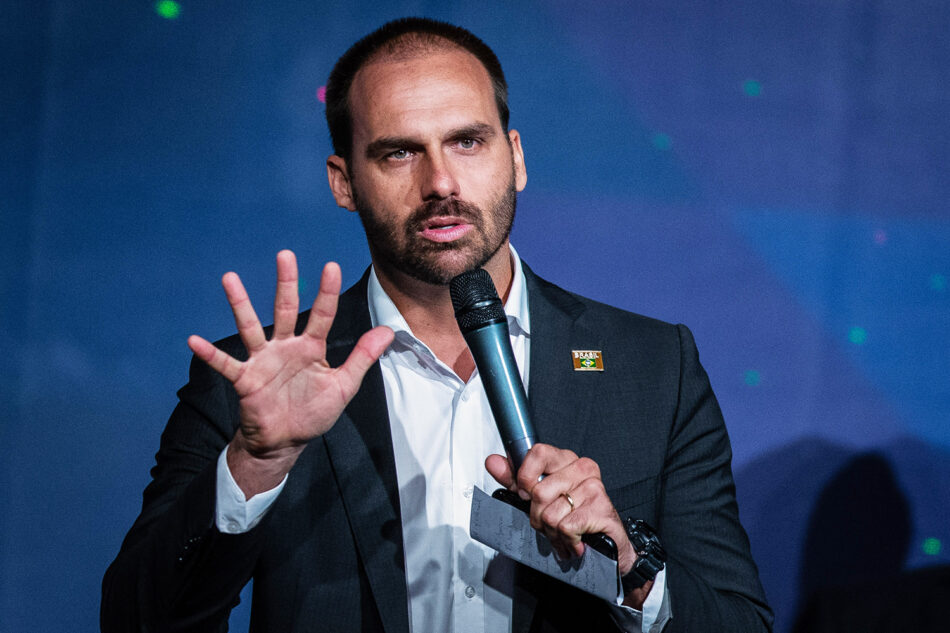 Eduardo Bolsonaro critica parada LGBT