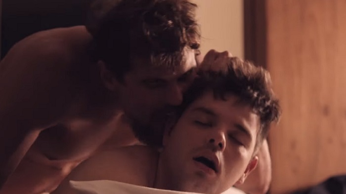 Felipe Roque e Junior Provesi têm cena de sexo gay no filme Resistir e Recomeçar