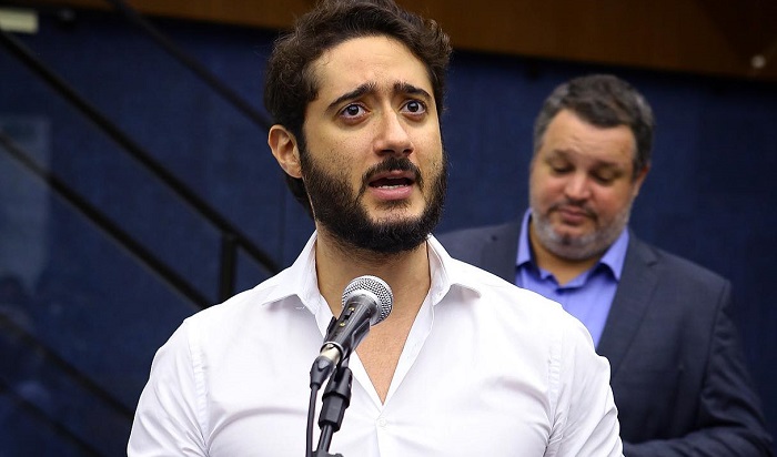 Vereador bissexual Gabriel Azevedo tenta reeleição em Belo Horizonte