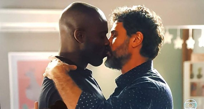 Beijo gay é reprovado por brasileiros