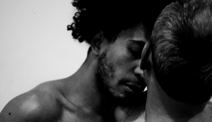 Peça sobre amor entre jovem negro e homem cego, Glauco (a partir de obras de Glauco Mattoso) faz temporada na Funarte em BH