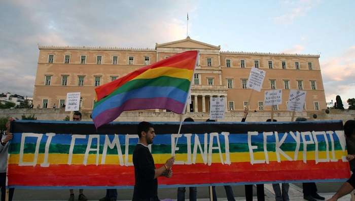 Grécia legaliza casamento gay