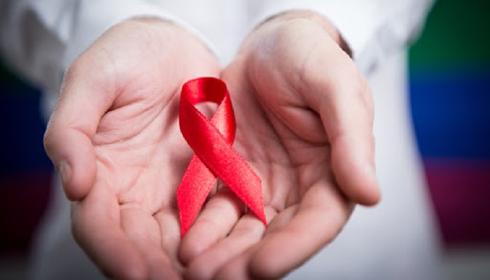 Bolsonaro afirma que pessoas com HIV são despesas para todos