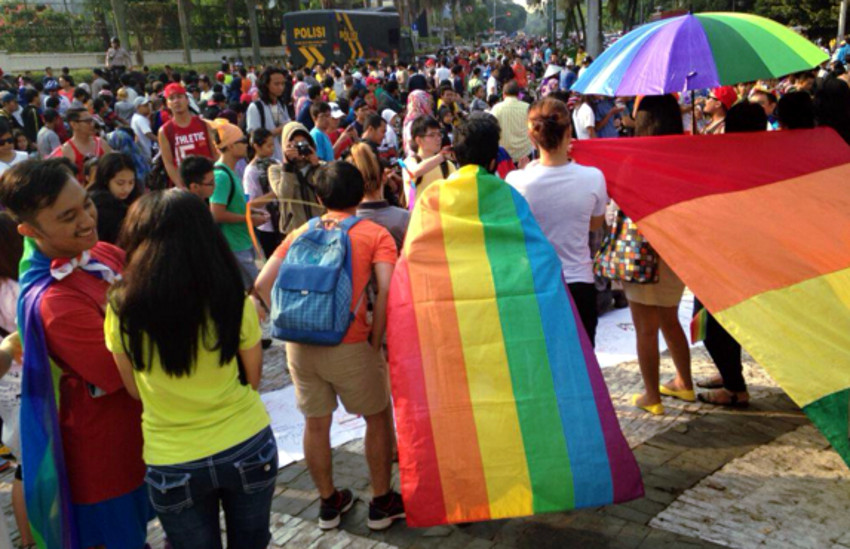 Indonésia pode criminalizar sexo gay e todas as pessoas solteiras