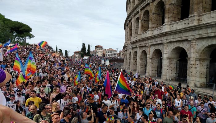 Itália discute lei contra homofobia