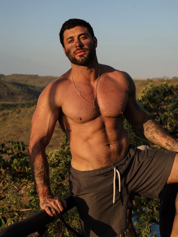 Jesus Luz aparecerá pelado no Privacy