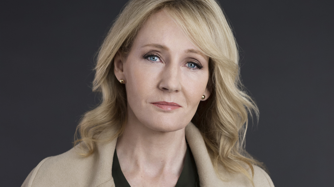 J.K. Rowling é acusada de ser transfóbica
