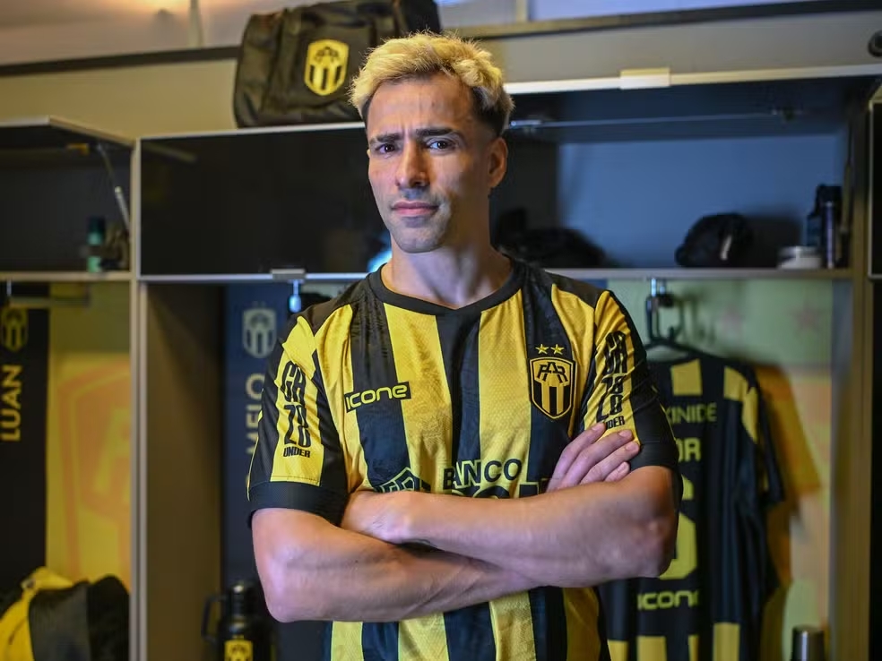 Ramiro Martínez: ator argentino vive Nacho em Jogada de Risco