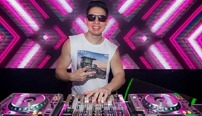 DJ John W emplaca duas músicas no top 10 do Top 30 Gay Brasil