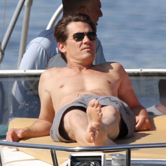 Josh Brolin: ator publica foto sarado sem roupa