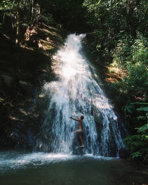 Kenui Moliterno posta fotos pelado no Instagram