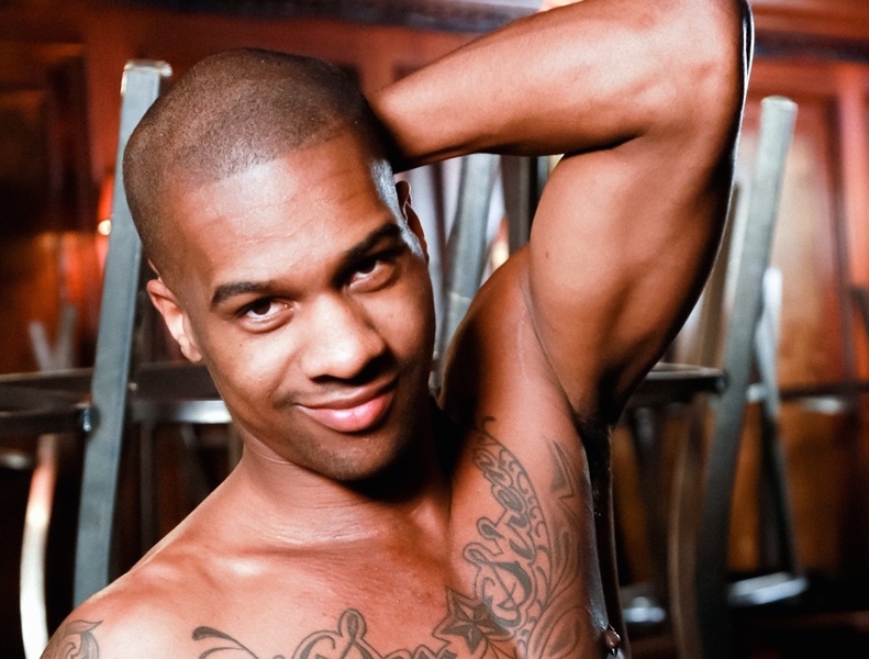 Ator pornô gay King B ou Mehran Chestnut, foi encontrado morto em hotel em Atlanta
