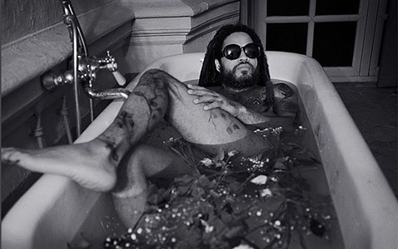 Lenny Kravitz sarado e sexy pelado