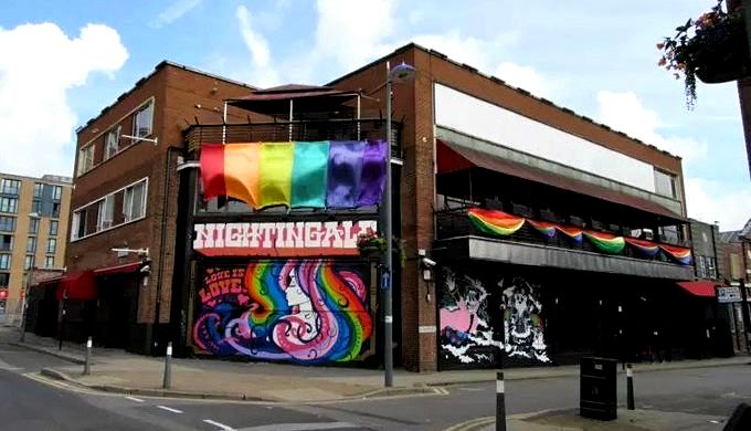 Balada gay na Inglaterra o Nightingale oferece seu espaço para vacinação contra covid-19