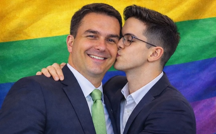 Eduardo Bolsonaro divulga post pedindo voto gay para o irmão