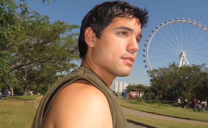 'Me chamavam de viadinho', lembra Bruno Gadiol sobre bullying