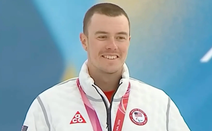 Jake Adicoff é 1º esquiador gay a ganhar ouro nos Jogos de Inverno