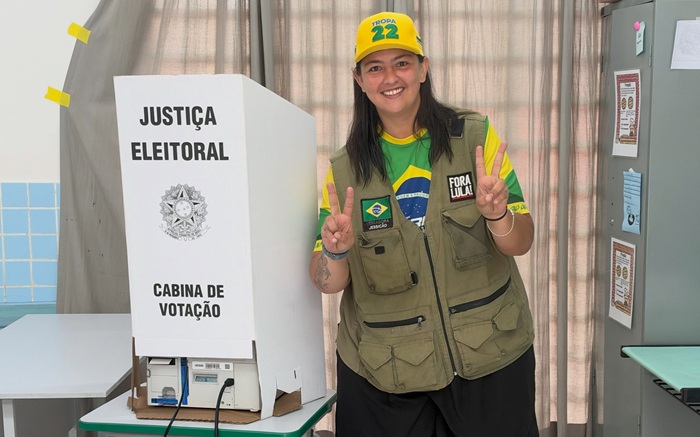 Deputada lésbica pede que seguidores demitam quem votou no Lula