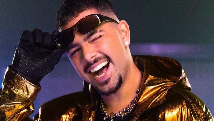 Pedro Sampaio posta foto com namorado pela 1ª vez