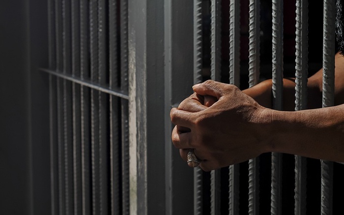 Preso mata dois detentos que foram homofóbicos com ele