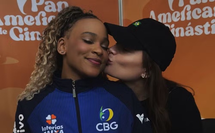 Namoro lésbico? Foto de Rebeca Andrade repercute na web