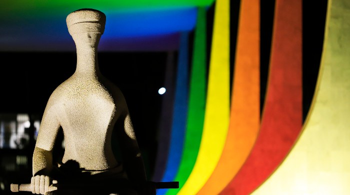 Entidade nacional LGBT critica supersalários no serviço público