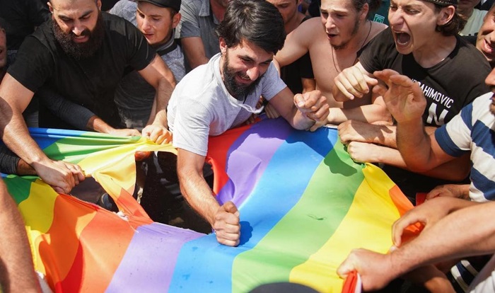 Geórgia: Parlamento proíbe paradas, bandeira e casamento gay