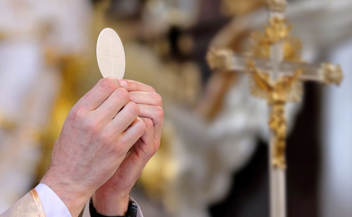 Vaticano publica documento com críticas à 'cura gay'