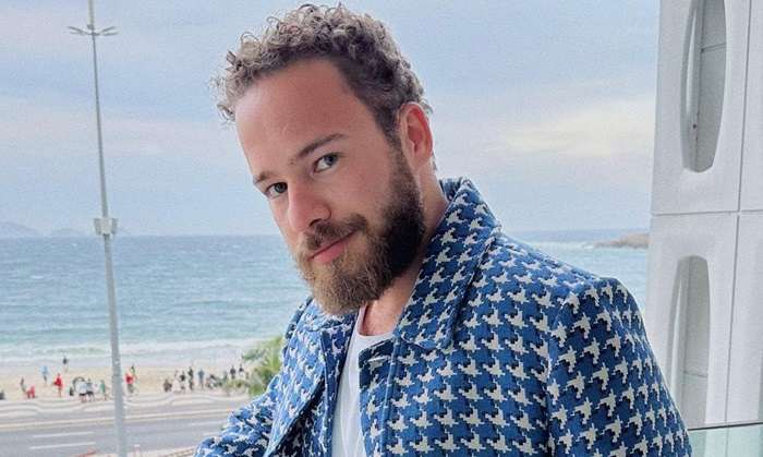 Influenciador Victor Oliveira é processado por perseguir o ex