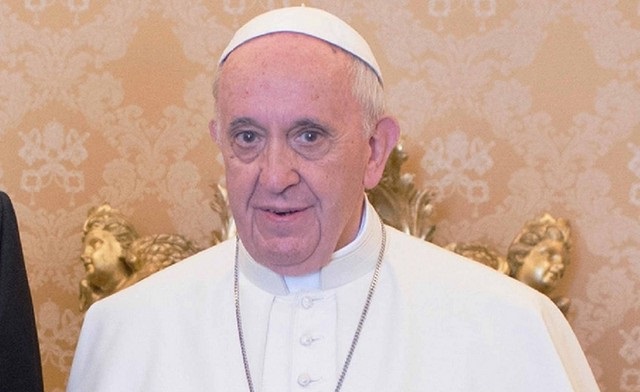 Papa Francisco diz que não pais não devem expulsar filhos gays e lésbicas de casa