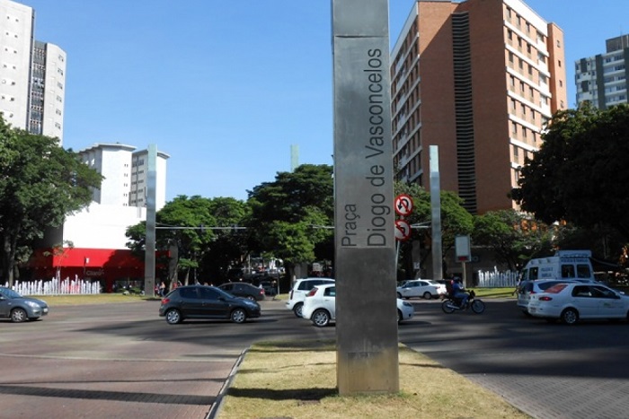 Quem foram os homens que dão nomes aos maiores points e ruas gays do Brasil? Praça da Savassi