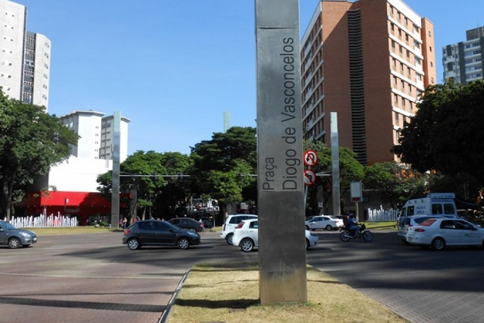 Quem foram os homens que dão nomes aos maiores points e ruas gays do Brasil? Praça da Savassi