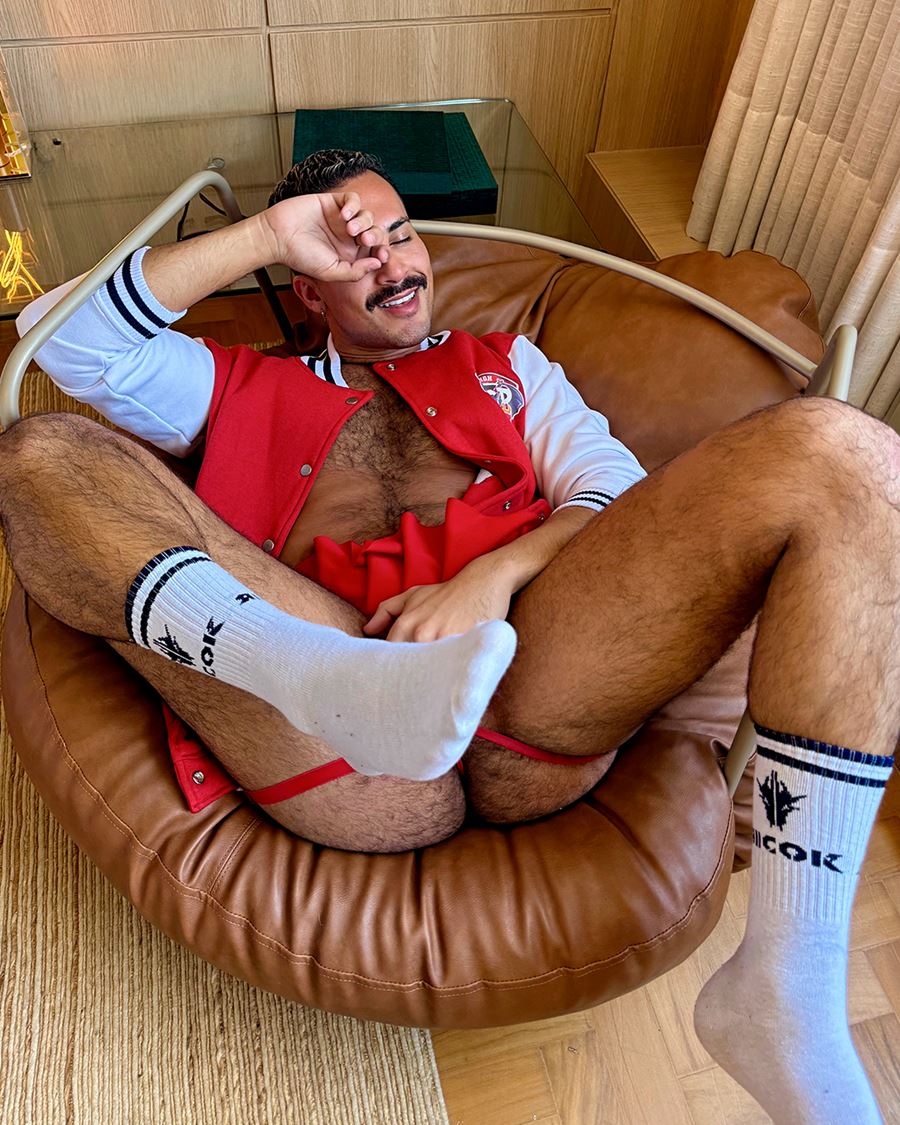 Rafael Mello, a Sarah Vika, tira a roupa para revista