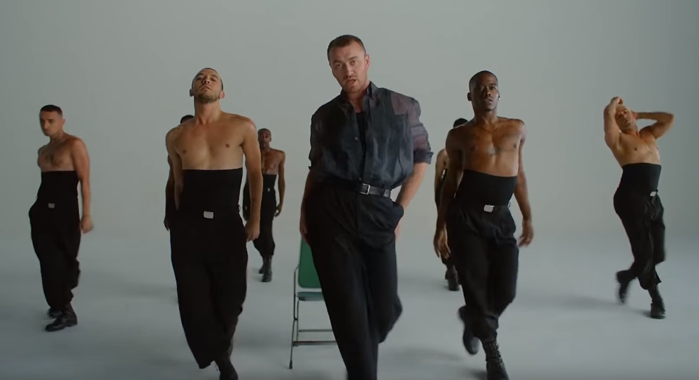 Sam Smith lança clipe com coreografia de vogue