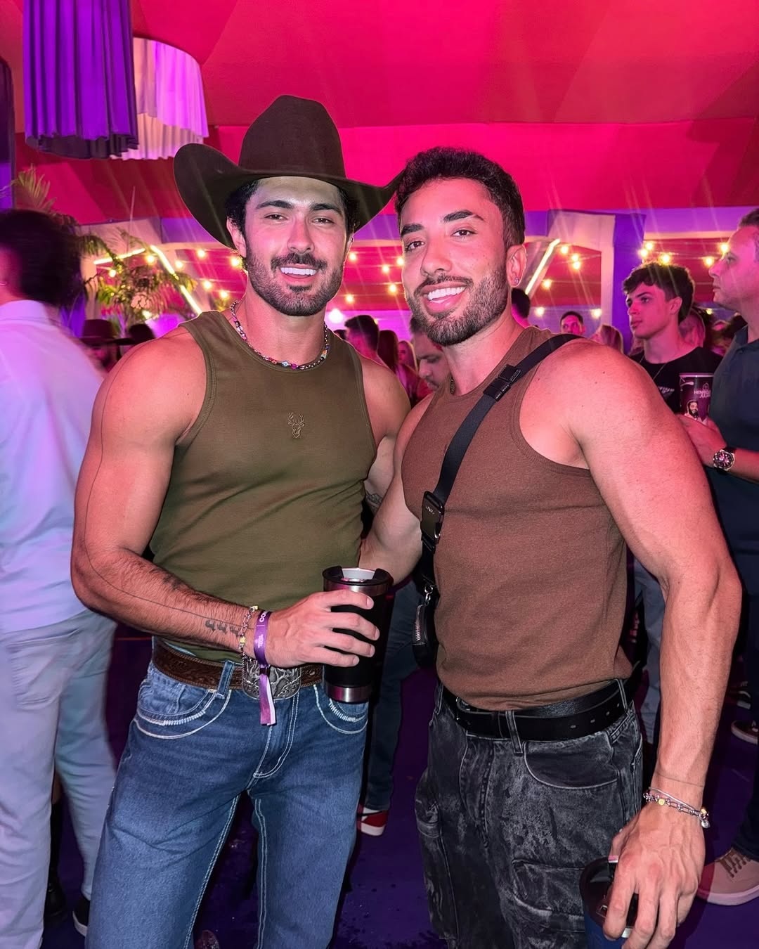 Influenciador gay Thallysson Borges e namorado Caio
