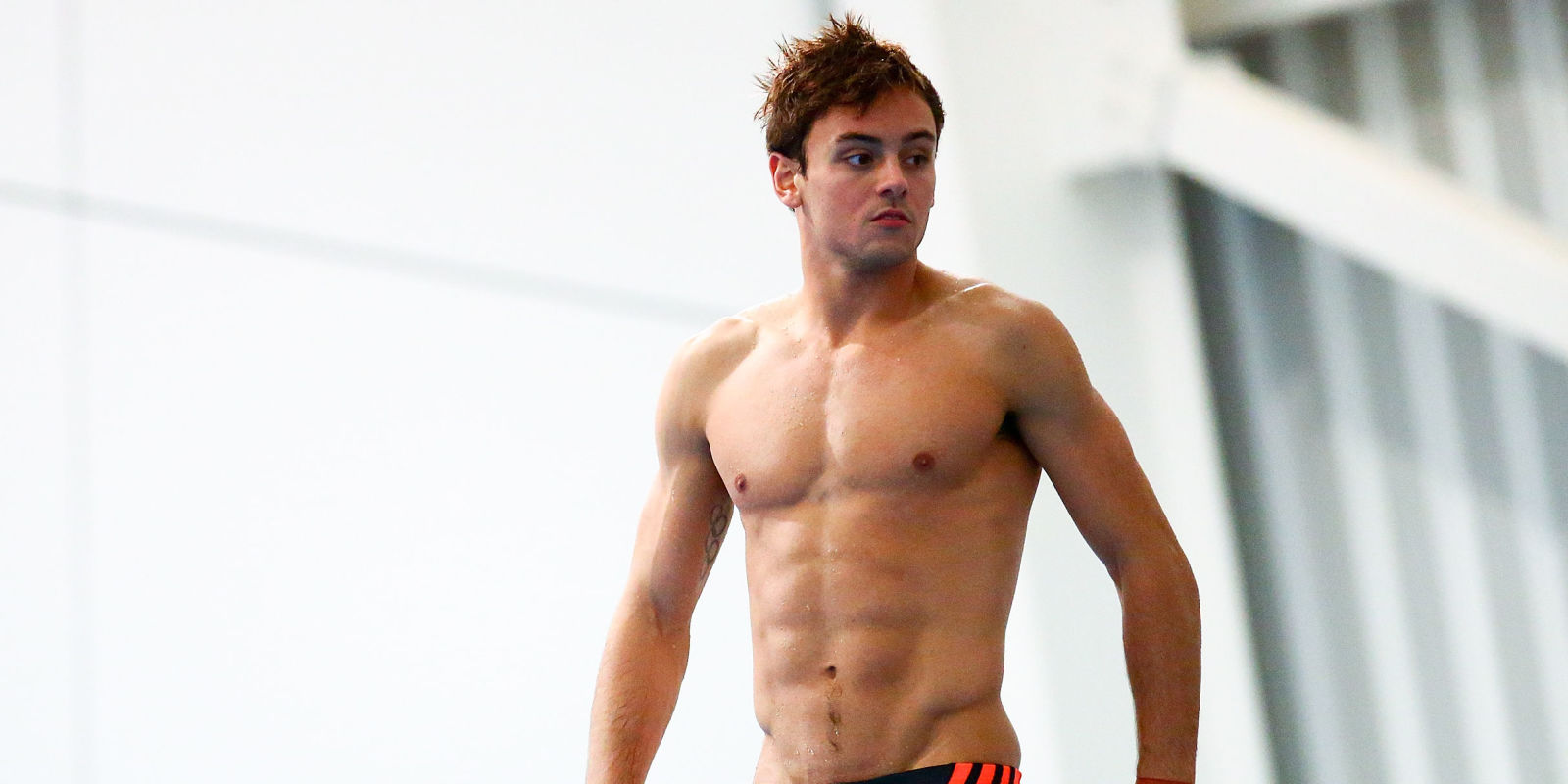 Vaza foto de Tom Daley pelado de bunda pra cima