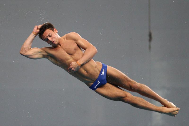 Vaza foto de Tom Daley pelado de bunda pra cima