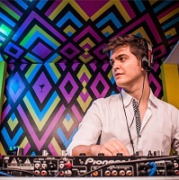 Vitor Zucarelli, DJ de BH