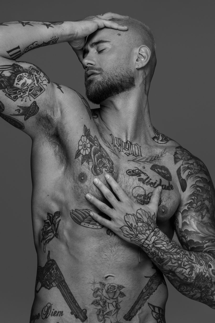 Peladão, ex-A Fazenda bombeiro da Eliana Yuri Bonotto faz ensaio nu