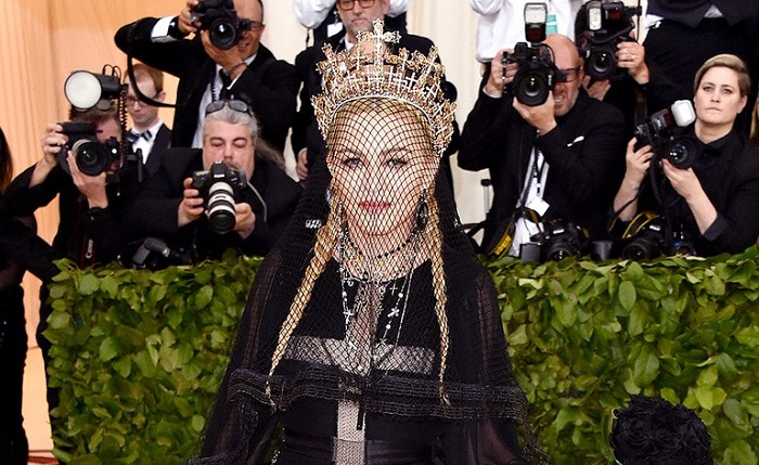 Surpresa! Madonna apresenta música nova no Met Gala!